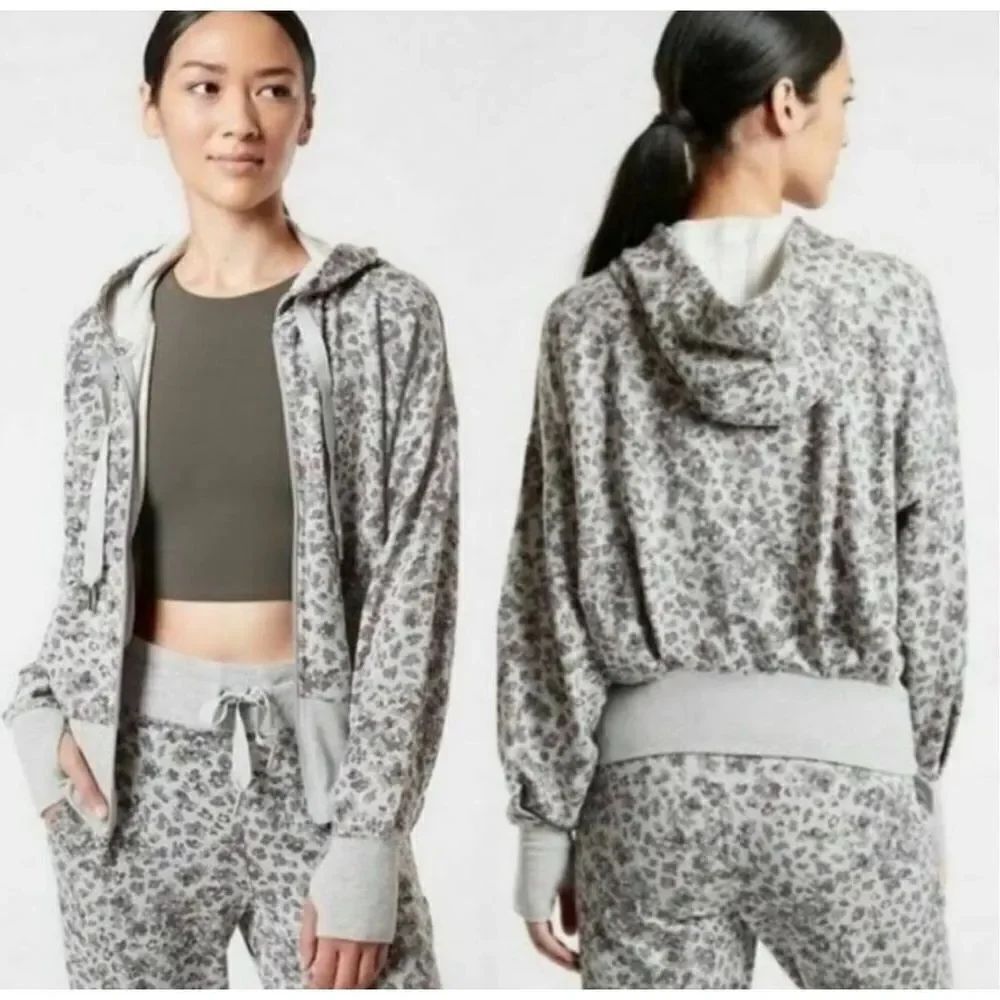 Athleta balance cropped gray leopard Athleisure jacket